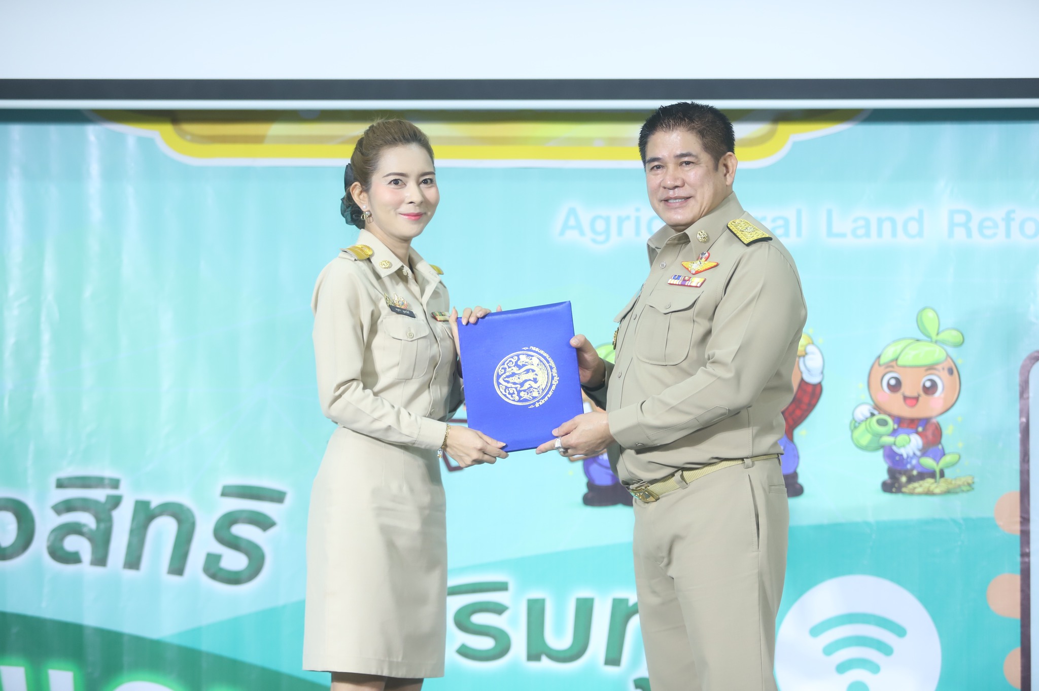 title - พิธีมอบโล่รางวัล พร้อมใบประกาศเกียรติคุณให้กับบุคคล และหน่วยงาน ในโครงการยกย่องเชิดชูเกียรติหน่วยงานและบุคคลที่ร่วมสร้างผลงานต้นแบบ สนับสนุนการปฏิรูปที่ดินเพื่อเกษตรกรรม ประจำปี พ.ศ. 2568 ของสำนักงานการปฏิรูปที่ดินเพื่อเกษตรกรรม (ส.ป.ก.)